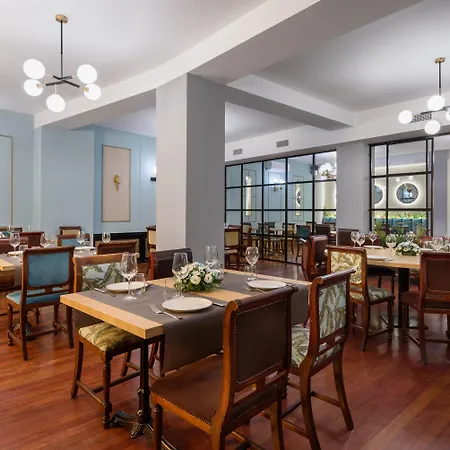 Hotel Crisol Conde Rodrigo 3*