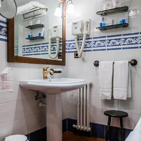 Hotel Crisol Conde Rodrigo 3*