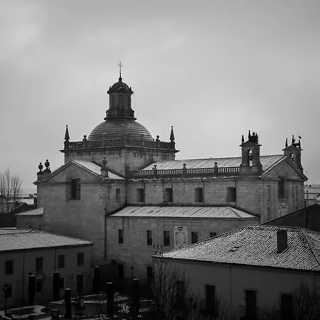 Hotel Crisol Conde Rodrigo 3*