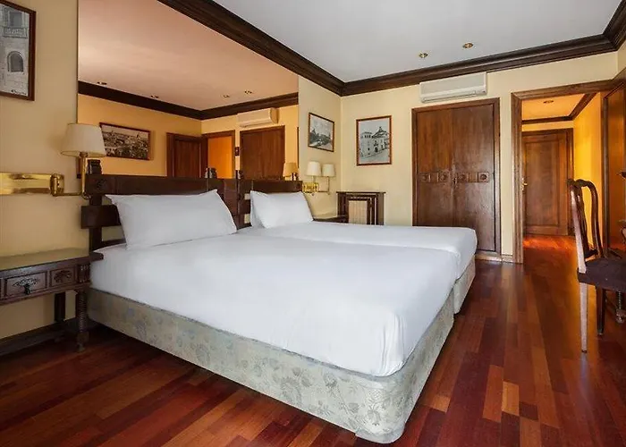 ホテル Crisol Conde Rodrigo 3*