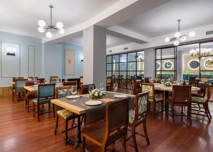 Hotel Crisol Conde Rodrigo 3*