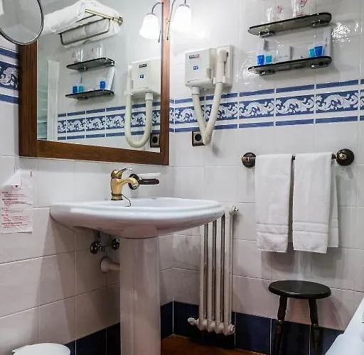 ホテル Crisol Conde Rodrigo 3*