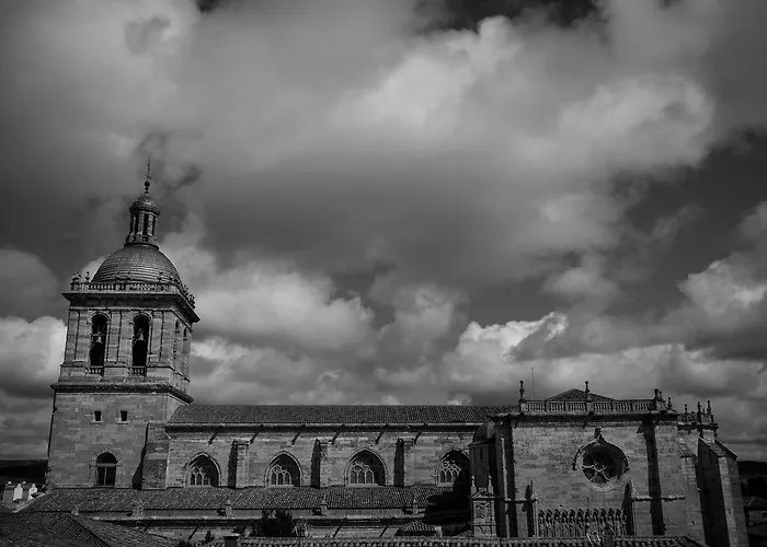 호텔 Crisol Conde Rodrigo 3*